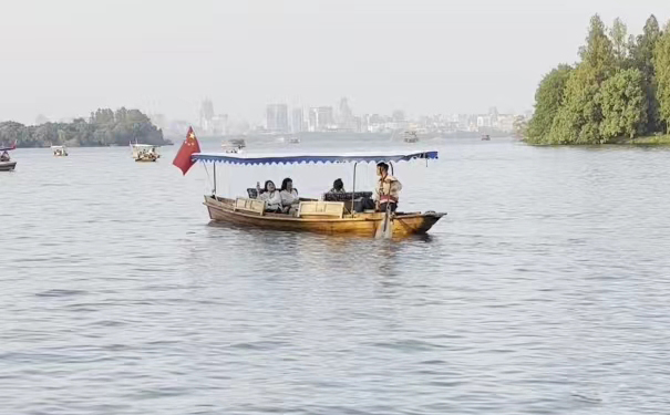 杭州西湖游船景色